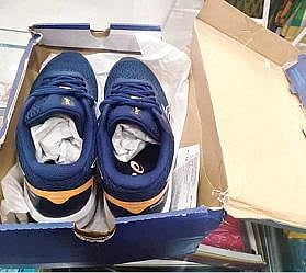 சிறுவன் ஆண்டனி பெலிக்ஸுக்கு ராகுல்காந்தி கூரியரில் அனுப்பி வைத்துள்ள ஷூ.