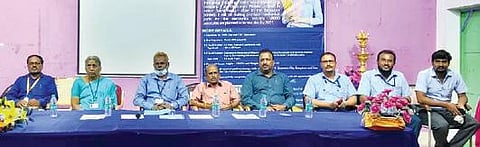 வேலூர் வெங்கடேஸ்வரா பாலிடெக்னிக் கல்லூரியில் நடைபெற்ற வளாகத்  தேர்வு நிகழ்ச்சியில்  பங்கேற்றவர்கள்.