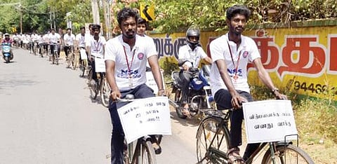 பாளையங்கோட்டையில் வாக்காளர் விழிப்புணர்வு சைக்கிள் பேரணி நடத்தப்பட்டது. படம்: மு.லெட்சுமி அருண்.
