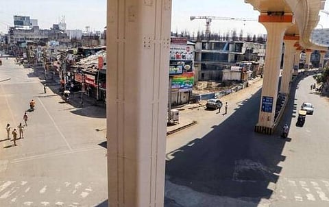 மகாராஷ்டிராவின் பர்பணி மாவட்டத்தில் முழு ஊரடங்கு அமல்: புனேவில் பள்ளி, கல்லூரிகளுக்கு விடுமுறை