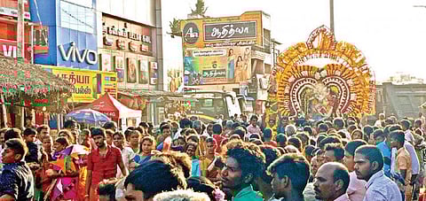 சேத்துப்பட்டில் நடைபெற்ற மயான கொள்ளையில் சிறப்பு அலங்காரத்தில் அங்காளம்மன்.