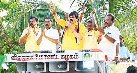 சேத்தூர் பகுதியில் பிரச்சாரம் செய்த அமைச்சர் கே.டி.ராஜேந்திர பாலாஜி.