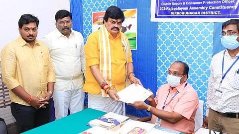 நல்லநேரம் பார்த்து வேட்புமனு தாக்கல் செய்த திராவிடக் கட்சிகள்; மாட்டுவண்டியில் வந்த நாம்தமிழர் கட்சி வேட்பாளர்- விருதுநகரில் இன்று 16 பேர் மனுத்தாக்கல்