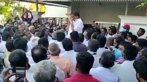 ஆதரவாளர்கள் முன்பு கண்ணீர் விட்ட நமச்சிவாயம்.