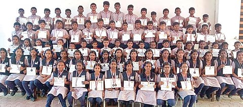 சர்வதேச ஒலிம்பியாட் போட்டிகளில் சாதனை படைத்த எஸ்எம்ஏ பள்ளி மாணவர்கள்.