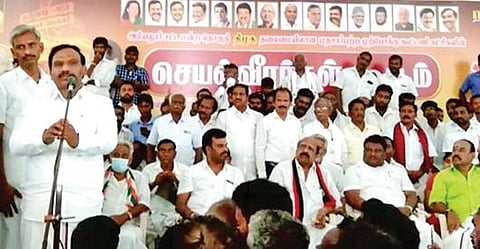 அரியலூரில் நேற்று நடைபெற்ற மதிமுக வேட்பாளர் சின்னப்பா அறிமுக கூட்டத்தில் பேசுகிறார் திமுக முன்னாள் மத்திய அமைச்சர் ஆ.ராசா.