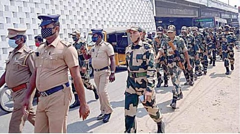 கோயம்பேடு, பள்ளிக்கரணையில் துணை ராணுவப் படையினர் கொடி அணிவகுப்பு