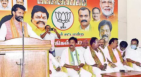 விருதுநகரில் நேற்று மாலை நடைபெற்ற பாஜக சட்டப்பேரவை நிர்வாகிகள் கூட்டத்தில் பேசினார் பாஜக மேலிட பொறுப்பாளர் சி.டி.ரவி.