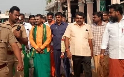 பழநி தண்டாயுதபாணி சுவாமி மலைக் கோயிலில் சுவாமி தரிசனம் செய்ய வந்த பாஜக மாநிலத் தலைவர் எல்.முருகன். 