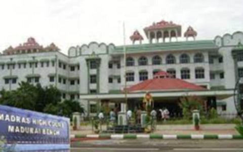 நடிகர் தனுஷ் நடித்த 'கர்ணன்' திரைப்படத்துக்குத் தடை கோரி வழக்கு: தயாரிப்பாளர், இயக்குநர் பதிலளிக்க உத்தரவு