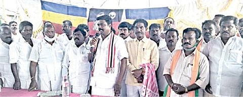 செங்கல்பட்டு சட்டப்பேரவைத் தொகுதிக்கு உட்பட்ட பகுதிகளில் வாக்கு சேகரித்த அதிமுக வேட்பாளர் கஜேந்திரன்.