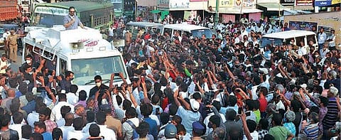 ‘மீண்டும் ஊழல்வாதிகளை தேர்வு செய்ய வேண்டாம்’