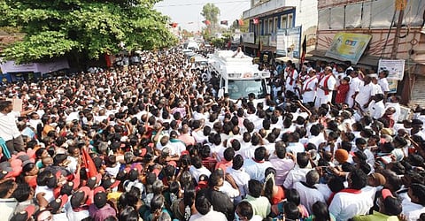 திமுக வேட்பாளர்களை ஆதரித்து, தஞ்சாவூர் மாவட்டம் ஒரத்தநாட்டில் நேற்று பிரச்சாரம் செய்த திமுக தலைவர் மு.க.ஸ்டாலின்.