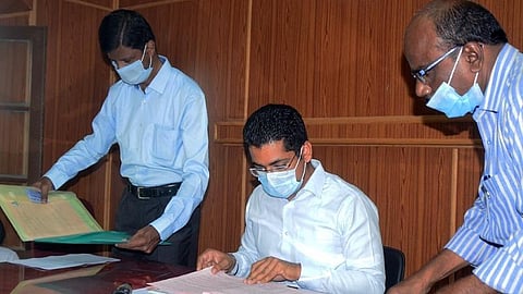 தூத்துக்குடியில் 6 சட்டப்பேரவைத் தொகுதிகளில் கடம்பூர் ராஜூ, டிடிவி தினகரன், கீதா ஜீவன் உட்பட 137 பேரின் வேட்புமனுக்கள் ஏற்பு