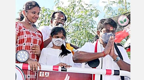 ஹாட் லீக்ஸ்: சின்ன மகளும் வந்தாச்சு!