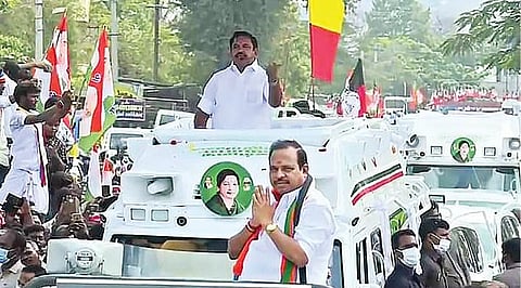 போளூரில் அ.தி.மு.க வேட்பாளர் அக்ரி கிருஷ்ணமூர்த்தியை ஆதரித்து பேசும் முதல்வர்  பழனிசாமி.