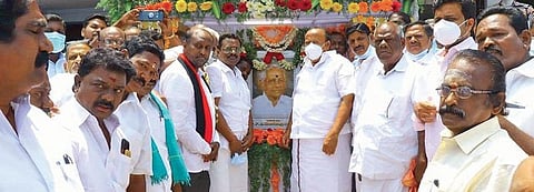 சிதம்பரத்தில்  முன்னாள் எம்பி பி.பி.கலியபெருமாளின் இரண்டாம் ஆண்டு நினைவஞ்சலி நிகழ்வில் பங்கேற்றோர்.