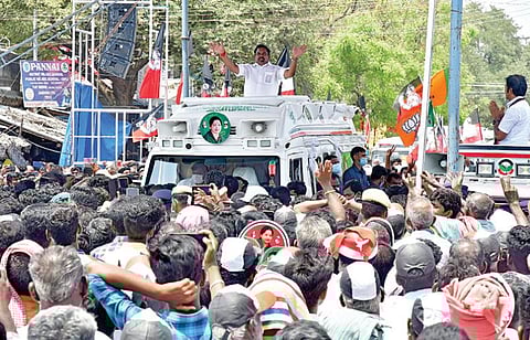 திண்டுக்கல் மாவட்டம் வேடசந்தூரில் நடந்த தேர்தல் பிரச்சாரக் கூட்டத்தில் பேசிய முதல்வர் பழனிசாமி.