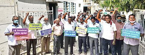 வேலூரில் பிஎஸ்என்எல் ஊழியர்கள் ஆர்ப்பாட்டம் :