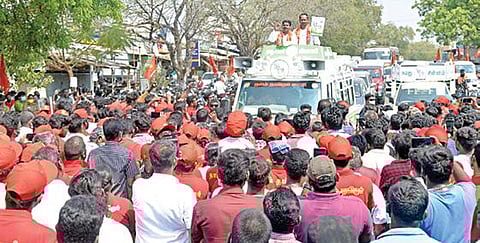 ஈரோடு சோலார் பகுதியில் நாம் தமிழர் கட்சி வேட்பாளர்களை ஆதரித்து அக்கட்சியின் தலைமை ஒருங்கிணைப்பாளர் சீமான் பேசினார்.