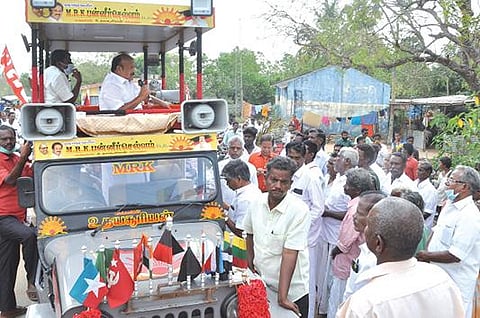 குறிஞ்சிப்பாடி திமுக வேட்பாளர் எம்ஆர்கே.பன்னீர்செல்வம் வாக்கு சேகரிப்பில் ஈடுபட்டார்.