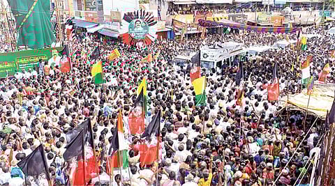 திருப்பத்தூர் பேருந்து நிலையம் அருகே அதிமுக வேட்பாளர் அழகு மருதுராஜை ஆதரித்துப் பேசும் முதல்வர் பழனிசாமி. படம்: எல்.பாலச்சந்தர்