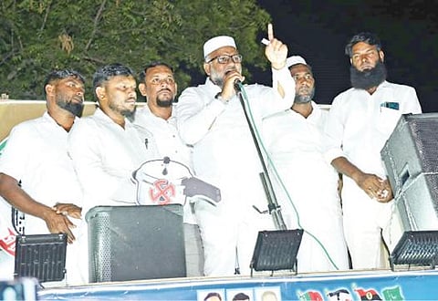 பாளையங்கோட்டை தொகுதி எஸ்டிபிஐ வேட்பாளர் முகம்மது முபாரக்கை ஆதரித்து அக் கட்சியின் தேசிய துணைத் தலைவர் தெஹ்லான் பாகவி பிரச்சாரம் மேற்கொண்டார்.