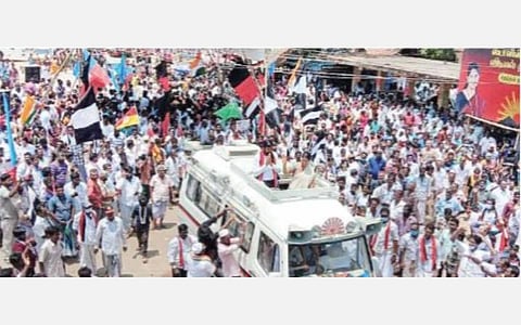 புயல், வெள்ளத்தால் தமிழகம் பாதிக்கப்பட்டபோது மத்திய அரசிடம் நிவாரணத்தை கேட்டுப் பெற முடிந்ததா? - தமிழக அரசுக்கு கனிமொழி எம்.பி கேள்வி