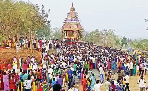 மயிலம் முருகன் கோயிலில் பங்குனி உத்திர தேரோட்டம் நடைபெற்றது.