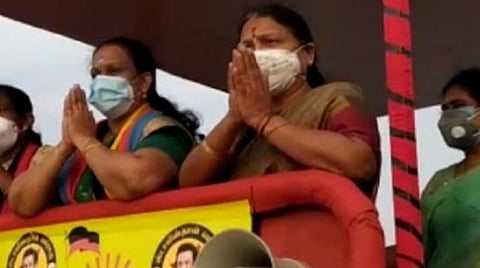 புவனகிரி தொகுதியில் திமுக வேட்பாளர் சரவணன் மனைவி சுமதி சரவணன் தீவிர வாக்கு சேகரிப்பில் ஈடுபட்டுள்ளார்.