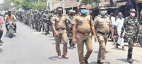 அரியலூர் மாவட்டம் திருமானூரில் நேற்று நடைபெற்ற துணை ராணுவத்தினரின் கொடி அணிவகுப்பு.