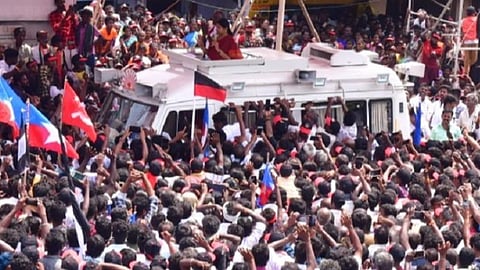 நத்தத்தில் திமுக வேட்பாளர் ஆண்டிஅம்பலத்தை ஆதரித்து பேசிய திமுக மகளிரணி செயலாளர் கனிமொழி எம்.பி., 