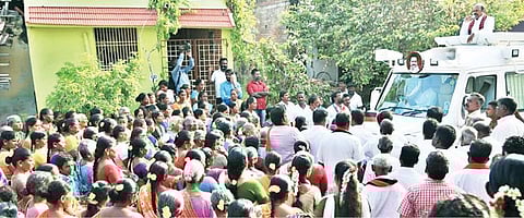 திருவண்ணாமலை அடுத்த காட்டாம்பூண்டி கிராமத்தில் பிரச்சாரம் செய்த திமுக வேட்பாளர் எ.வ.வேலு.