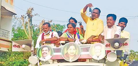 குறிஞ்சிப்பாடி தொகுதியில் அதிமுக வேட்பாளர் செல்விராமஜெயம் வாக்கு சேகரித்தார்.