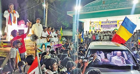 சங்கராபுரம் தொகுதி பாமக வேட்பாளர் ராஜாவை ஆதரித்து வடக்கனந்தலில் நேற்றிரவு பிரச்சாரம் மேற்கொண்ட பாமக நிறுவனர் மருத்துவர் ராமதாஸ்.