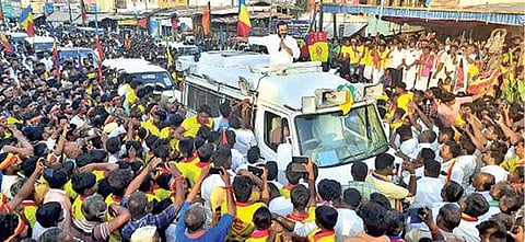 ஆரணியில் அதிமுக வேட்பாளர் சேவூர் எஸ்.ராமச்சந்திரனை ஆதரித்து பிரச்சாரம் செய்த பாமக இளைஞர் அணி தலைவர் அன்புமணி ராமதாஸ்.