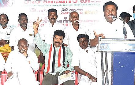 திண்டுக்கல் பேகம்பூரில் நடந்த தேர்தல் பிரச்சாரப் பொதுக்கூட்டத்தில் பேசிய அதிமுக வேட்பாளர் அமைச்சர் திண்டுக்கல் சி.சீனிவாசன்.