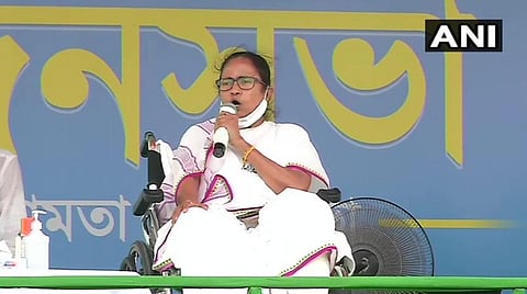 அபிஷேக் பானர்ஜி, ஸ்டாலின் மகள் வீடுகளில் வருமான வரித்துறையை ஏவி விடும் பிரதமர் மோடி, அமித் ஷா: மம்தா பானர்ஜி கடும் சாடல்