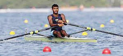 விளையாட்டாய் சில கதைகள்: அன்று தண்ணீருக்கு பயந்தவர் இன்று தண்ணீரில் சாதிக்கிறார்