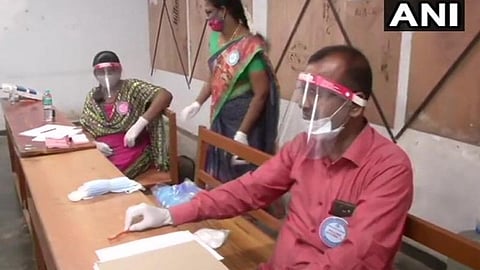 பலத்த பாதுகாப்புடன் தொடங்கியது தமிழக சட்டப்பேரவைத் தேர்தல் வாக்குப்பதிவு: களத்தில் 3,998 வேட்பாளர்கள்; ஆர்வத்துடன் பங்கேற்கும் வாக்காளர்கள்