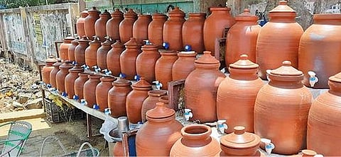 கோடை வெயிலின் தாக்கத்தால் மண் பானை விற்பனை அதிகரிப்பு