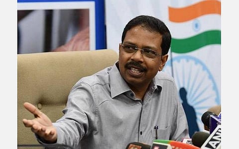 இருசக்கர வாகனத்தில் இயந்திரங்கள் கொண்டு சென்ற விவகாரம்; வேளச்சேரி வாக்குச்சாவடியில் மறு வாக்குப்பதிவா?- தேர்தல் ஆணையம் முடிவெடுக்கும் என சத்யபிரத சாஹூ தகவல்