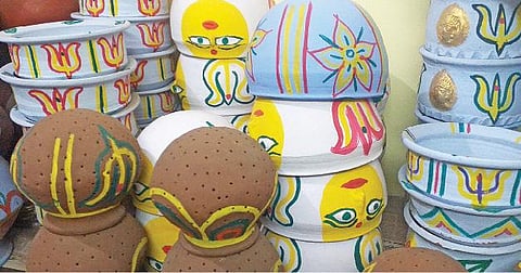 நோய் தீர்ந்ததும் நேர்த்திக்கடன் செலுத்துவதற்காக தயாரிக்கப்பட்டுள்ள கை, கால் உருவ பொம்மைகள்