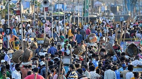 காசிமேடு மீன்பிடித் துறைமுகத்துக்குள் முகக்கவசமின்றி அனுமதி இல்லை: மீனவர்களுக்கு மீன்வளத் துறை அறிவுறுத்தல்