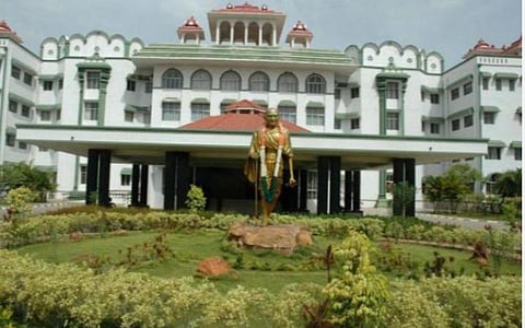 கல்லூரி ஆய்வக உதவியாளர்களுக்கு இளநிலை உதவியாளராக பதவி உயர்வு வழங்கலாம்: தமிழக அரசின் மேல்முறையீடு மனுக்கள் தள்ளுபடி