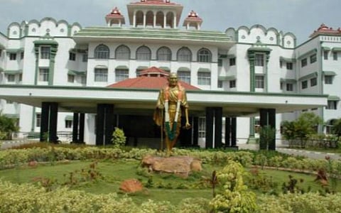 சர்ச்சைக்குரிய பாடல் வரிகள் நீக்கம்: கர்ணன் படத்துக்கு எதிரான மனுக்கள் முடித்து வைப்பு