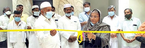 தென்காசி விடிஎஸ்ஆர் சில்க்ஸ் நிறுவனத்தில் ஆண்களுக்கான பிரத்யேக ஷோரூமை நகராட்சி ஆணையர் பாரிஜான் திறந்துவைத்தார்.