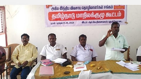 விளைநிலங்களில் இருந்து விவசாயிகளை வெளியேற்றும் முயற்சியே உரம் விலை உயர்வு: விவசாயத் தொழிலாளர் சங்கம் குற்றச்சாட்டு