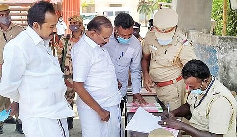 புதுக்கோட்டை வாக்கு எண்ணும் மையத்தை நேற்று பார்வையிட்ட திருமயம் தொகுதி திமுக வேட்பாளர் எஸ்.ரகுபதி.