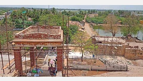 பழமை மாறாமல் சீரமைக்கும் தொல்லியல் துறை; குடமுழுக்கு விழாவுக்கு தயாராகும் எறும்பீஸ்வரர் கோயில்: ரூ.40 லட்சத்தில் முதல்கட்டப் பணிகள் தீவிரம்